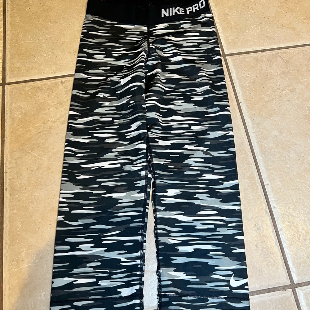 Nike Pro Black and White Camouflage Patterned Cropped Leggings